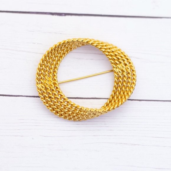 Vintage Gold Tone Spiral Ring Rope Brooch by Monet - S32 - Picture 1 of 2